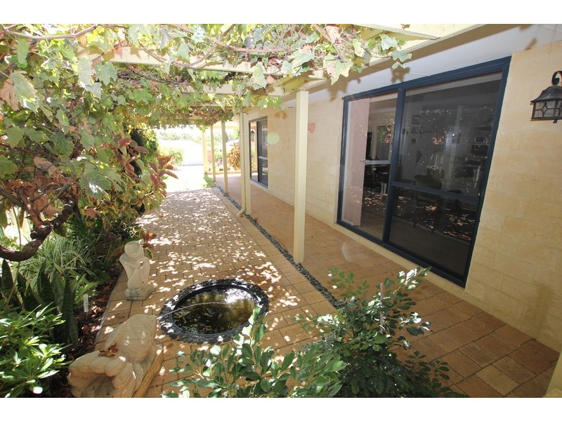 54 Paradise Circuit, Halls Head WA 6210