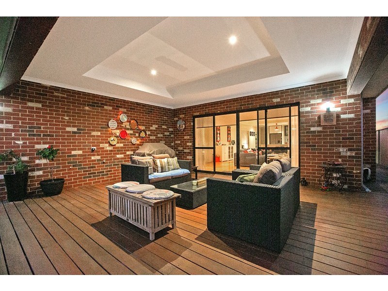 24 Johnsonia Bend, Hammond Park WA 6164