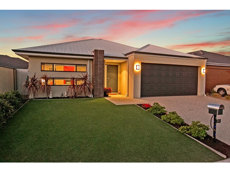 24 Johnsonia Bend, Hammond Park WA 6164