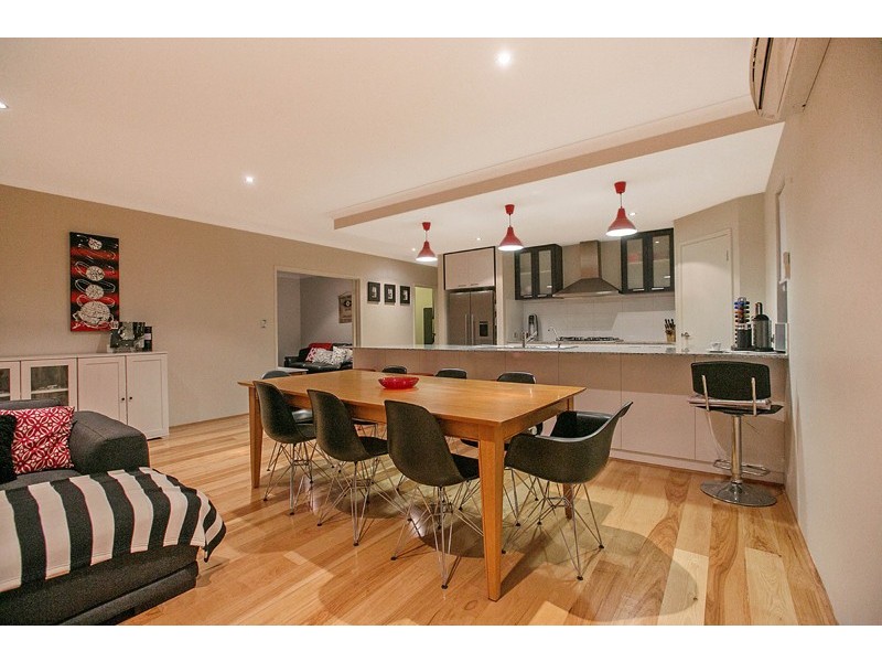 24 Johnsonia Bend, Hammond Park WA 6164