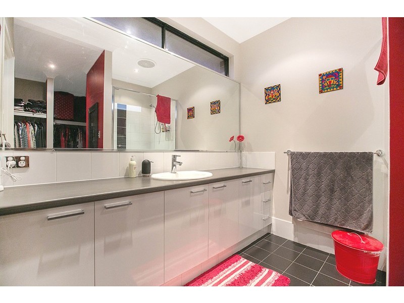 24 Johnsonia Bend, Hammond Park WA 6164