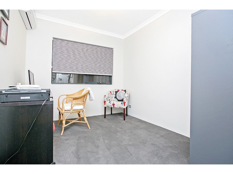 24 Johnsonia Bend, Hammond Park WA 6164