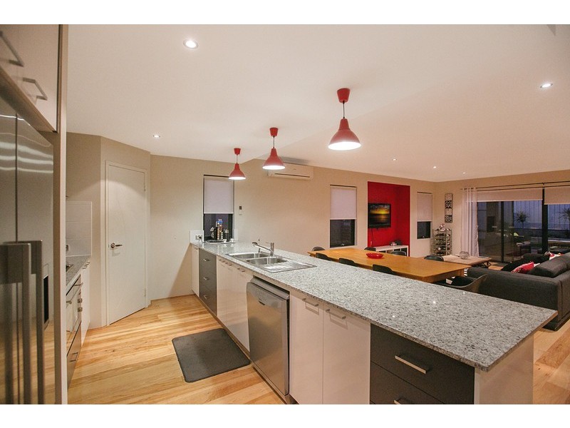 24 Johnsonia Bend, Hammond Park WA 6164