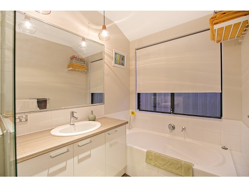 24 Johnsonia Bend, Hammond Park WA 6164