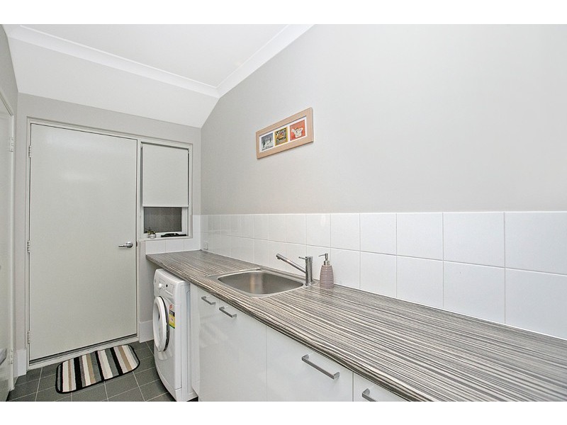 24 Johnsonia Bend, Hammond Park WA 6164