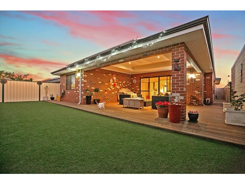 24 Johnsonia Bend, Hammond Park WA 6164