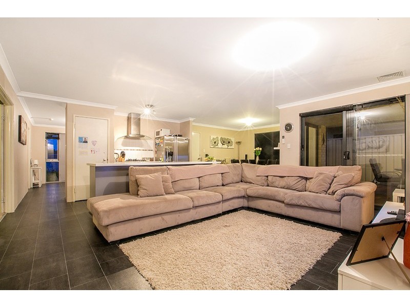 13 Dorsal Bend, Hammond Park WA 6164