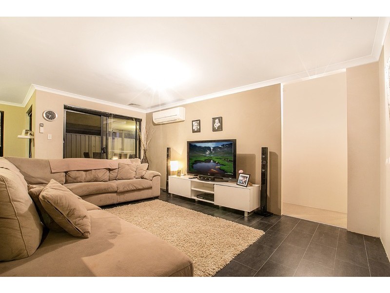13 Dorsal Bend, Hammond Park WA 6164