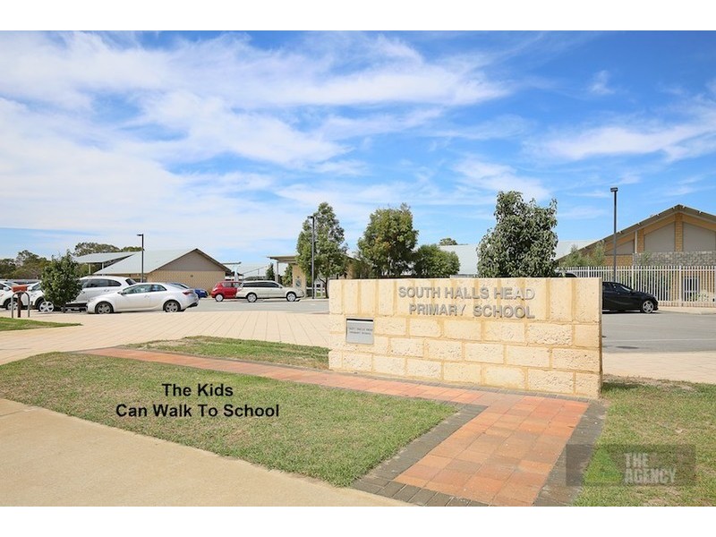 63 Karon Vista, Halls Head WA 6210