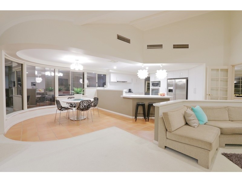 2 Casuarina Court, Canning Vale WA 6155