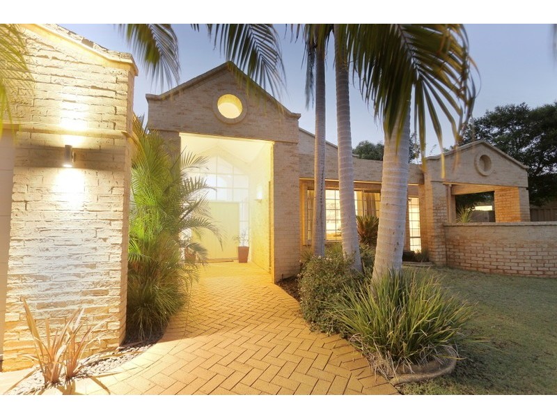 2 Casuarina Court, Canning Vale WA 6155