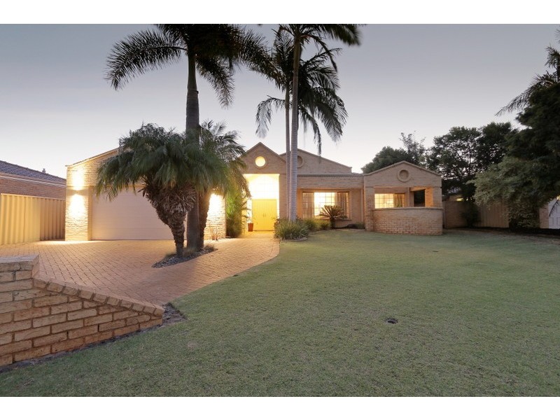 2 Casuarina Court, Canning Vale WA 6155