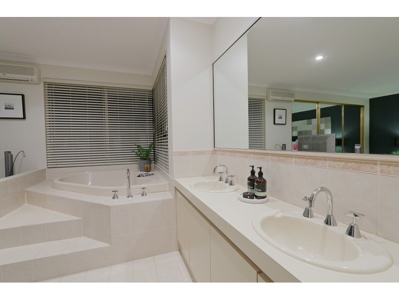 2 Casuarina Court, Canning Vale WA 6155