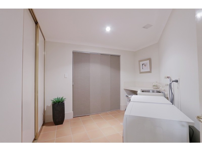 2 Casuarina Court, Canning Vale WA 6155