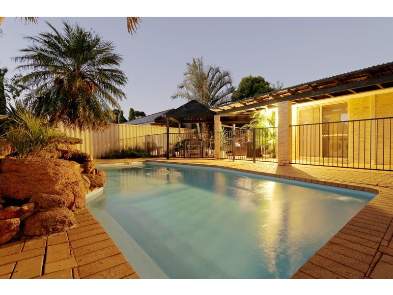 2 Casuarina Court, Canning Vale WA 6155