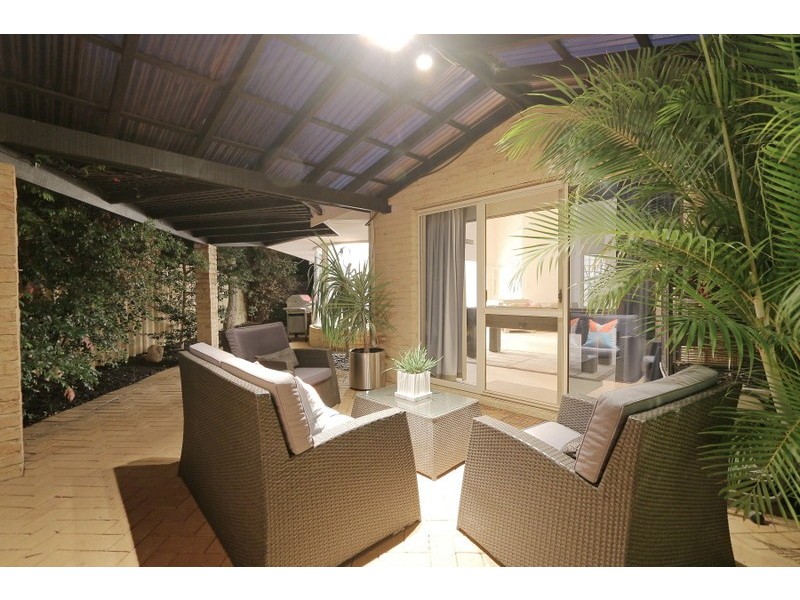 2 Casuarina Court, Canning Vale WA 6155