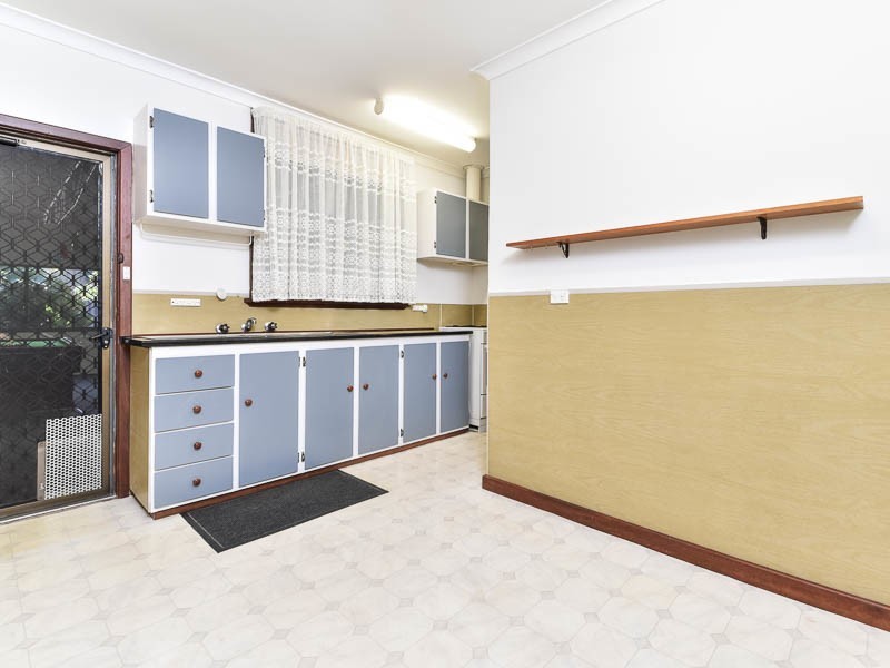 27 Tredale Avenue, Mount Richon WA 6112