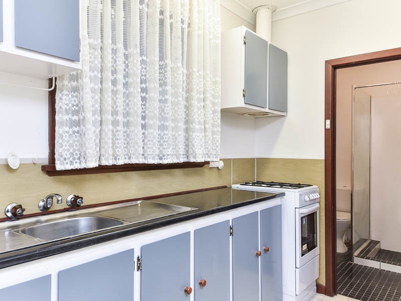 27 Tredale Avenue, Mount Richon WA 6112