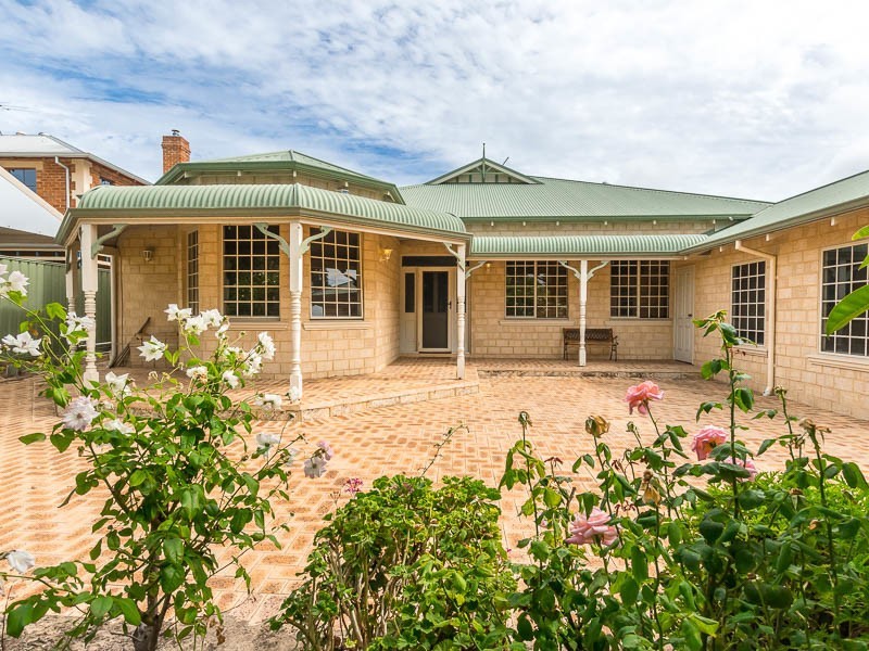 12 Davidson Road, Attadale WA 6156