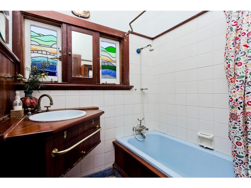 404 Guildford Road, Bayswater WA 6053