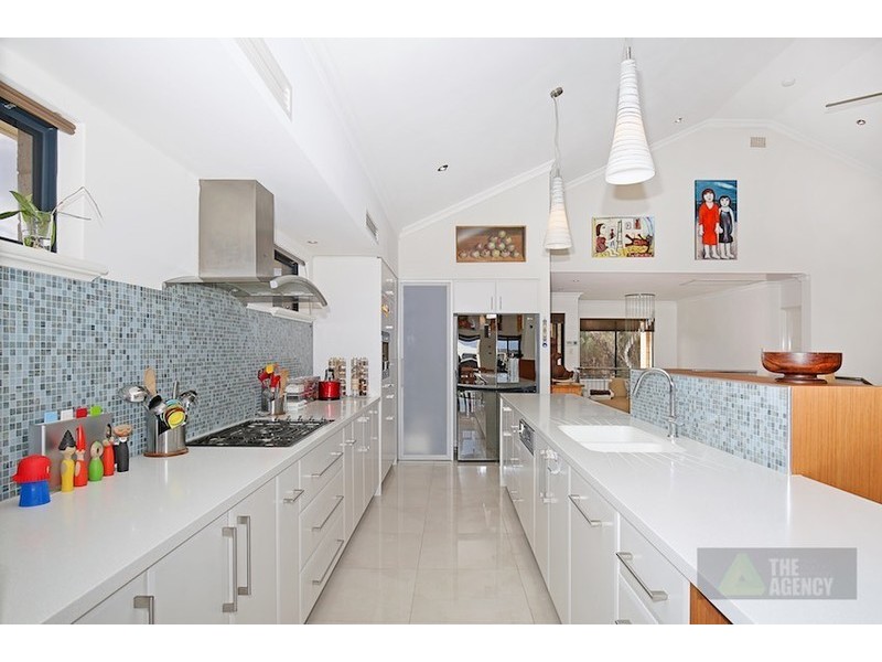 43 Leisure Way, Halls Head WA 6210