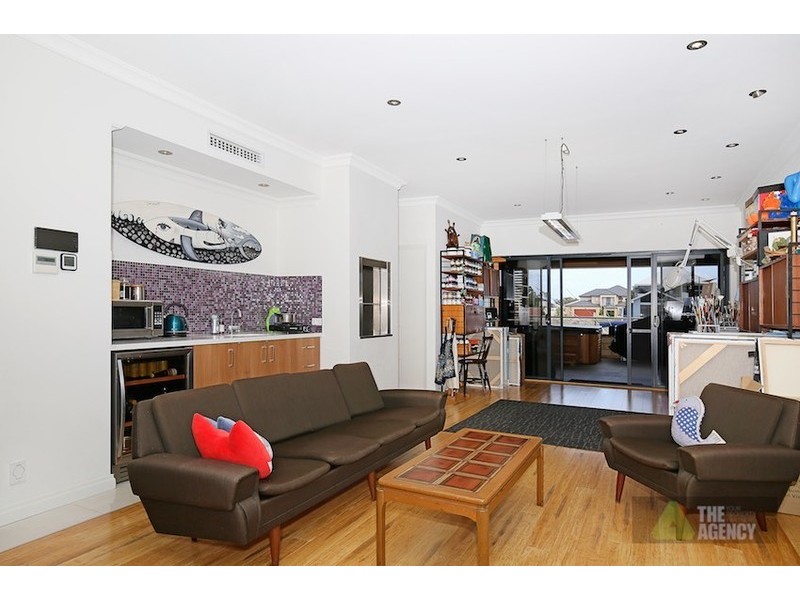 43 Leisure Way, Halls Head WA 6210