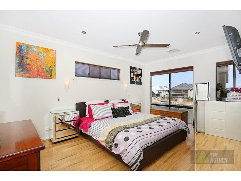 43 Leisure Way, Halls Head WA 6210