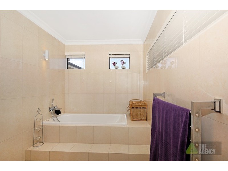 43 Leisure Way, Halls Head WA 6210