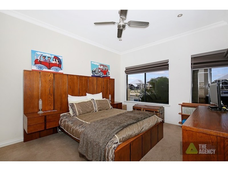 43 Leisure Way, Halls Head WA 6210