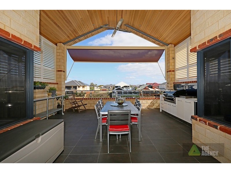 43 Leisure Way, Halls Head WA 6210