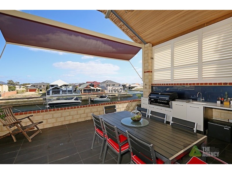 43 Leisure Way, Halls Head WA 6210