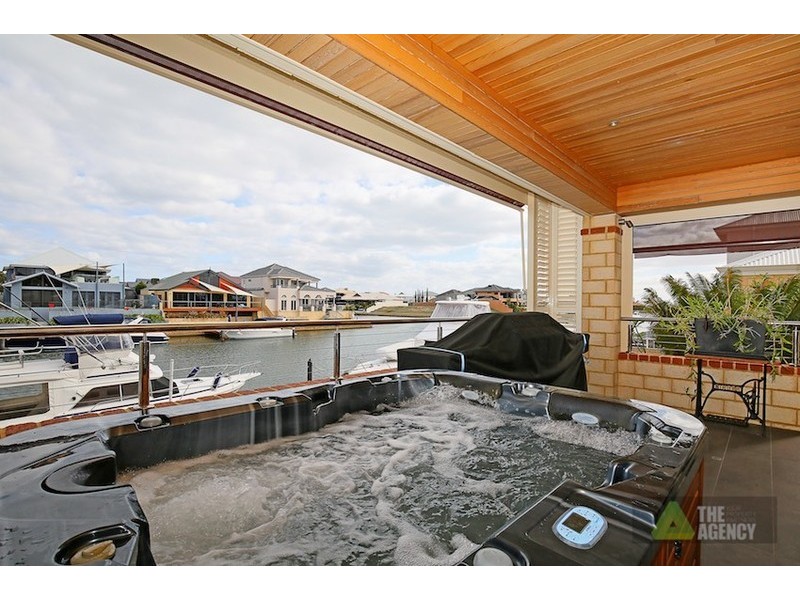 43 Leisure Way, Halls Head WA 6210