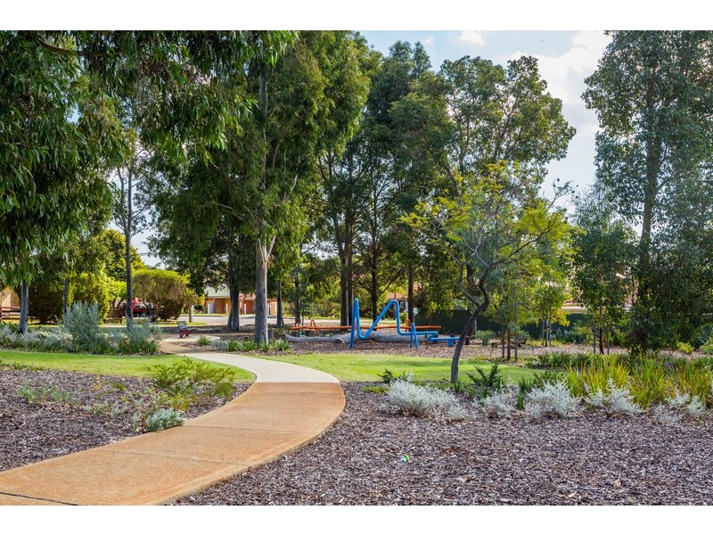 4 Stratford Place, Bentley WA 6102