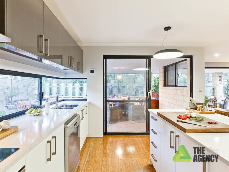 20 Willow Brook View, Meadow Springs WA 6210