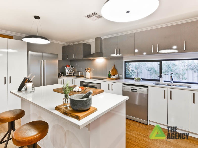 20 Willow Brook View, Meadow Springs WA 6210