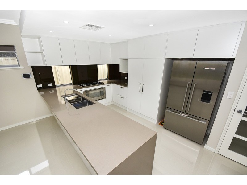 5B Vesta Crescent, Shelley WA 6148