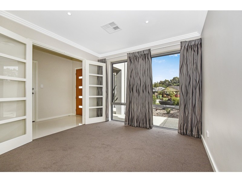 5B Vesta Crescent, Shelley WA 6148