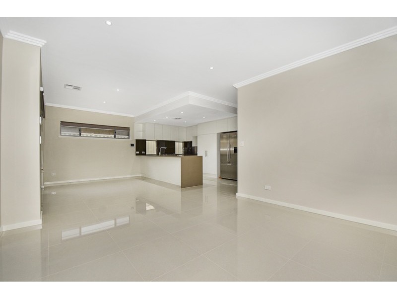 5B Vesta Crescent, Shelley WA 6148