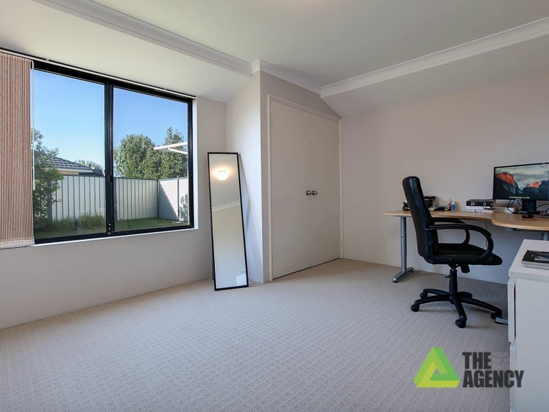 4 Formby Road, Meadow Springs WA 6210