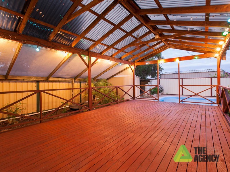 4 Nabberu Loop, Cooloongup WA 6168