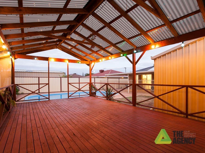 4 Nabberu Loop, Cooloongup WA 6168