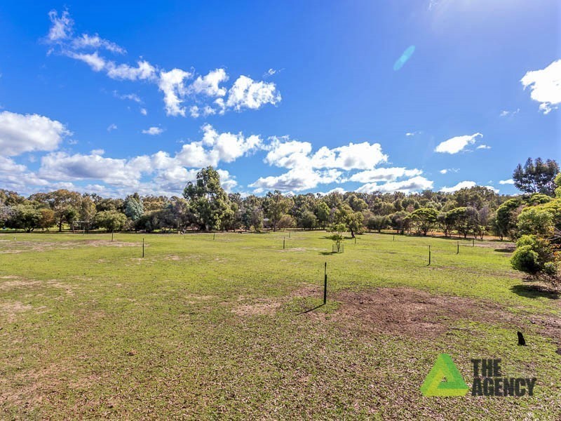 16 Patens Drive, Lower Chittering WA 6084