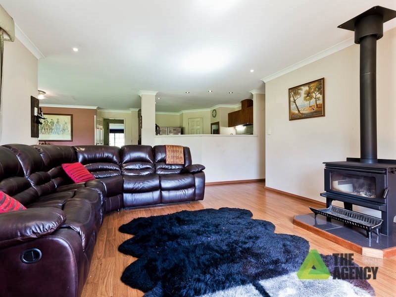 16 Patens Drive, Lower Chittering WA 6084