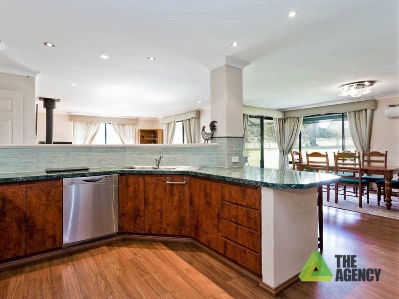 16 Patens Drive, Lower Chittering WA 6084