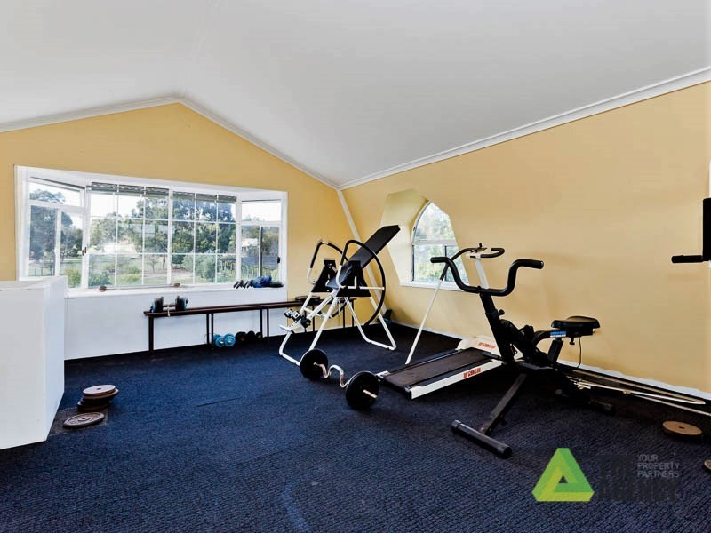 16 Patens Drive, Lower Chittering WA 6084