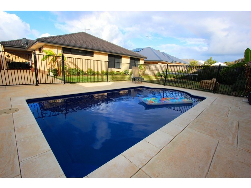 386 Peelwood Parade, Halls Head WA 6210