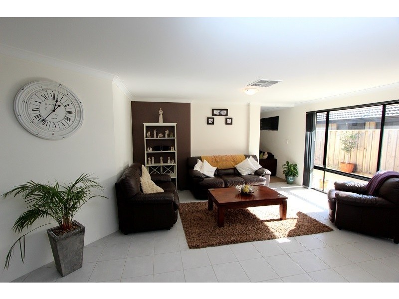 386 Peelwood Parade, Halls Head WA 6210