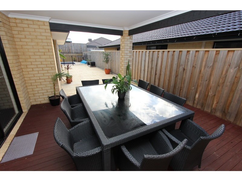 386 Peelwood Parade, Halls Head WA 6210