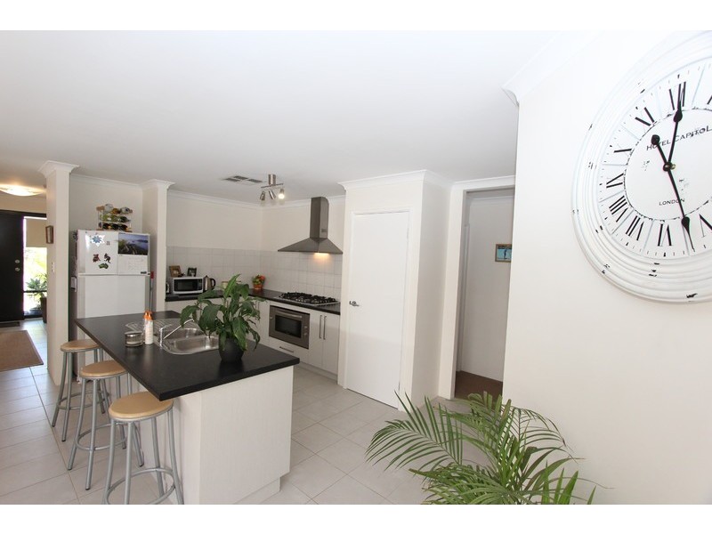 386 Peelwood Parade, Halls Head WA 6210