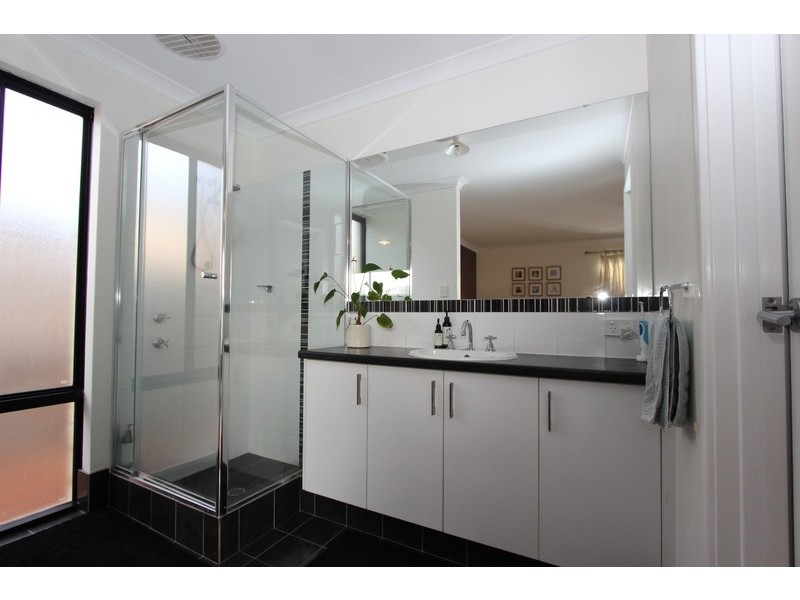 386 Peelwood Parade, Halls Head WA 6210